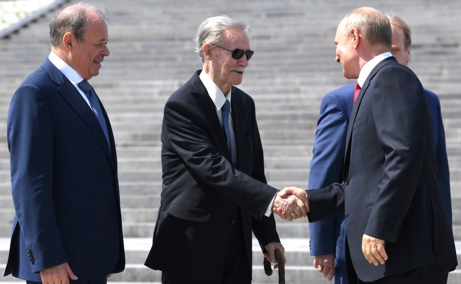 KREMLIN 4 SUR 13 Avant la cérémonie de remise des médailles d'or du Héros du travail de la Fédération de Russie. O0KOENczqlYoIlufXVT790vASrzH5dtM