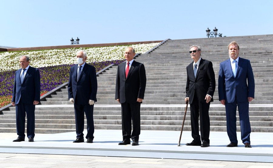 KREMLIN 5 SUR 13 XZSAWPaDH25teZ5Yl3vFQY4gIcYxCooG