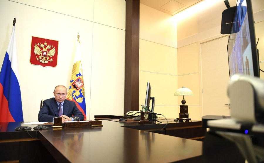 Réunion 03 06 2020 PH 2 SUR 4 sur la situation dans l'industrie légère (par vidéoconférence). YboB9OrBNDQJAtW64HYLWNHDfPTtADH3