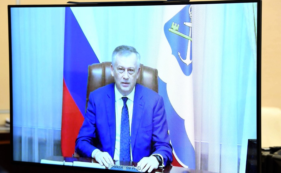 RUSSIE LENINGRAD 3 SUR 3 Réunion de travail avec le gouverneur de la région de Leningrad, Alexander Drozdenko (par vidéoconférence). Eukr4BZ5UBSyfyKvJcwzmLDu2dX1AoAD