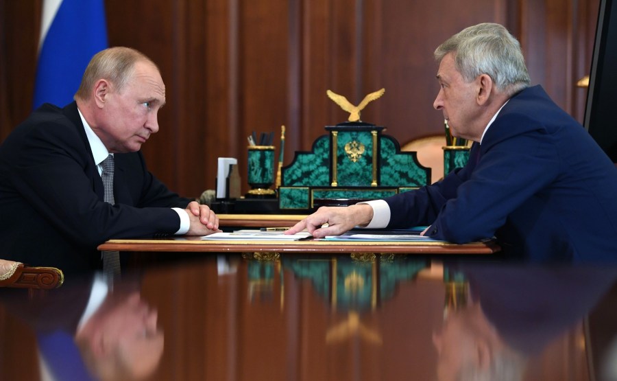 1 VV 3 KREMLIN 14.07.2020 Rencontre avec le président du Centre national de recherche médicale en endocrinologie Ivan Dedov. vYUhtCGAQUzkXM1hLFsAAXjNaEAE097g