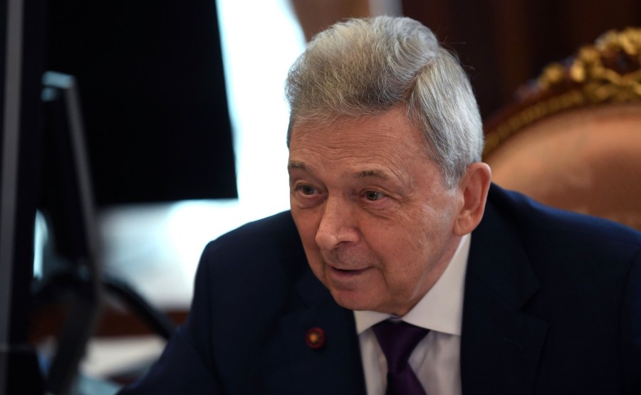 2 VV 3 KREMLIN 14.07.2020 Rencontre avec le président du Centre national de recherche médicale en endocrinologie Ivan Dedov. AoUxC2jBuCAnAZzCMDs4D7J3NseqweQ5