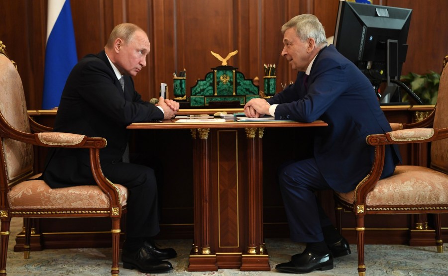 3 VV 3 KREMLIN 14.07.2020 Rencontre avec le président du Centre national de recherche médicale en endocrinologie Ivan Dedov. akXFA9hrf2ahyO3uNejmqGy1X9bkFxV5