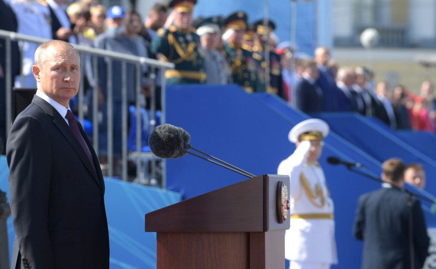 31 SUR 43 V.POUTINE AVEC LES MARINS ST PETERSBOURG 26.07.2020 Co2p8wI4L2Nqc5RYAAqDntA0iQ2Ex6av