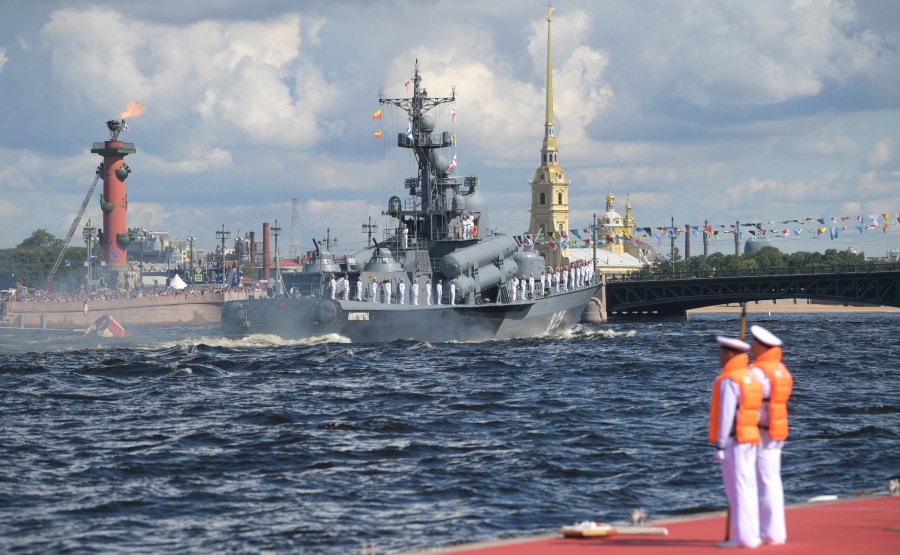 36 SUR 43 V.POUTINE AVEC LES MARINS ST PETERSBOURG 26.07.2020 4fWMMankSJnZPrcPAwNdIBMXzem8YHtU