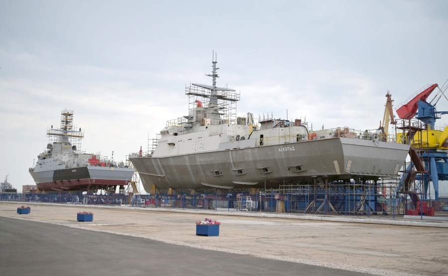 KREMLIN 1 W 7 MARINE RUSSE Cérémonie de pose de la quille des nouveaux navires de guerre de la Marine. X7ravYZAWkCnBVC0ADAoOxzeP1RNjne9