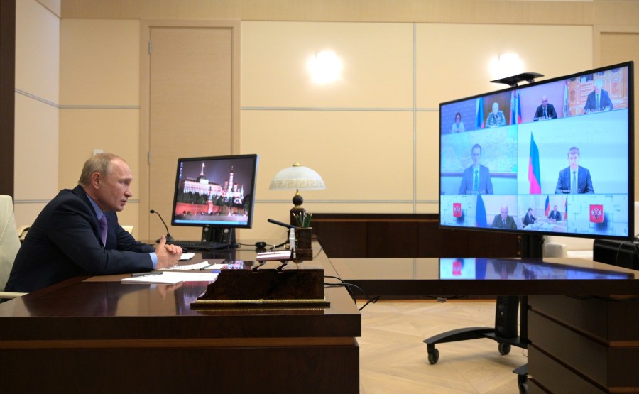 KREMLIN PH 1 W 3 16.07.2020 Réunion sur le budget fédéral pour la période de planification 2021 et 2022-2023 (par vidéoconférence). XE81WpWvJtXKShWRj31j9AxoirsTtbmo