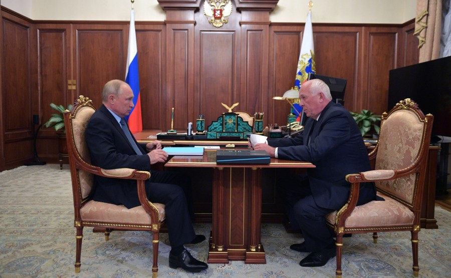 KREMLIN PH 1 W 3 DU 27.07.2020 Rencontre avec le PDG de Rostec State Corporation, Sergei Chemezov. LY8lV5YmeCzZU4nnVVpYbeNk0QSsWZjB