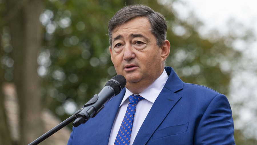 HONGRIE Lőrinc Mészáros 31577117_618c84aa2c5a8b69ae86ce5f1be5dd25_wm