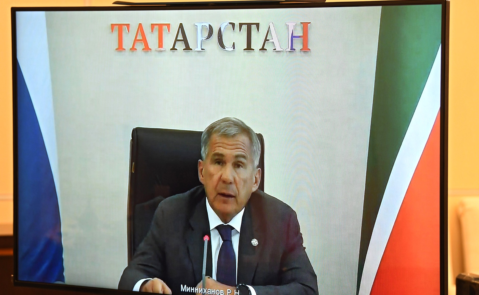 kremlin 2 X 3 DU 28.08.2020 Réunion de travail avec le chef du Tatarstan Rustam Minnikhanov (par vidéoconférence). UyFoAvH2rTq4ptpA9dk70NnQACTVkyQW