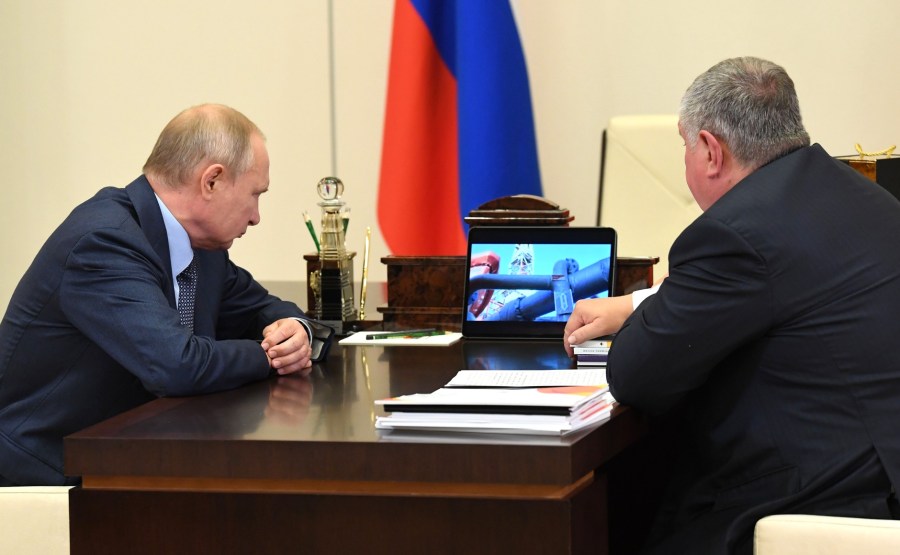 KREMLIN PH 5 X 5 Avec le PDG de Rosneft et président du directoire Igor Sechin. LE 18.08.2020 --- Ho5IFY0sNkSApfRM6edCoFiAHVZjaETZ