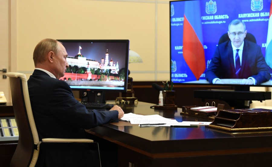 KREMLIN 1 X 4 DU 07.09.2020 Réunion de travail avec le gouverneur par intérim de la région de Kaluga, Vladislav Shapsha (par vidéoconférence). mvkjCIbkDLABb3ecAGpQPtAZhtsA7AaV