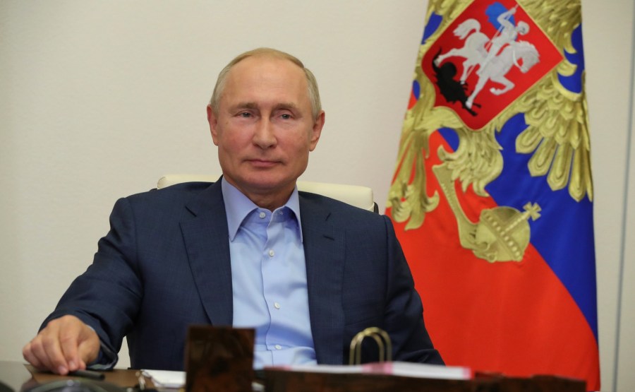 KREMLIN 1 X 6 DU 08.09.2020 Lors d'une réunion par vidéoconférence avec les lauréats du concours national de gestion Leaders of Russia. V3GFdPHLnwEsSoV91xb16VKLBDqVbiQS