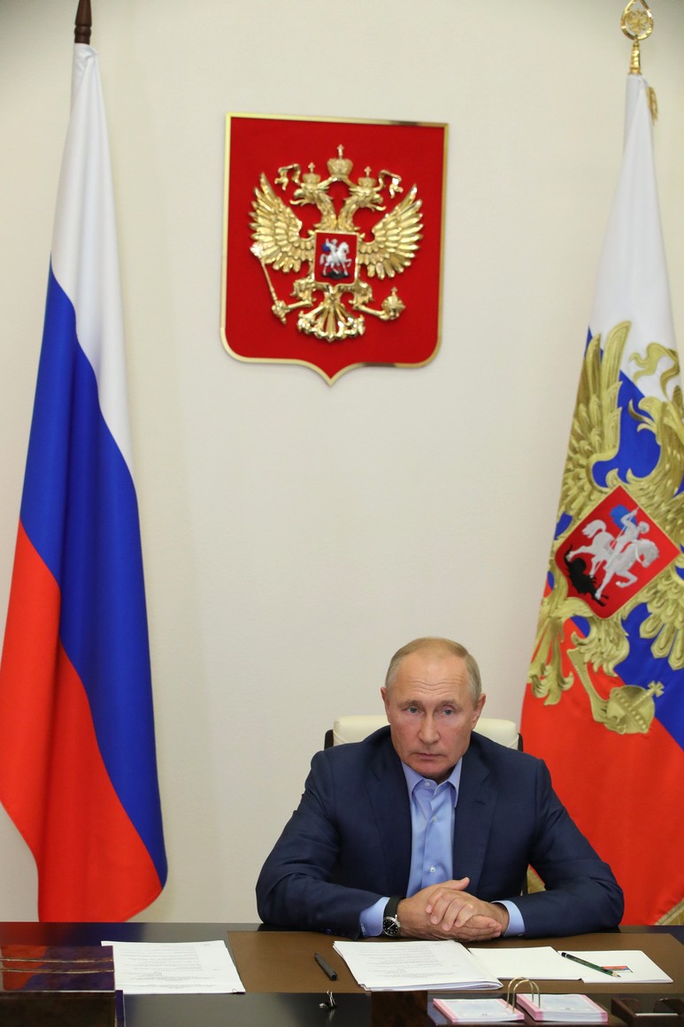 KREMLIN 2 X 6 DU 08.09.2020 Lors d'une réunion par vidéoconférence avec les lauréats du concours national de gestion Leaders of Russia. ac9Y9bhq90oakxJUbpPnAe1sEz0xYcAQ
