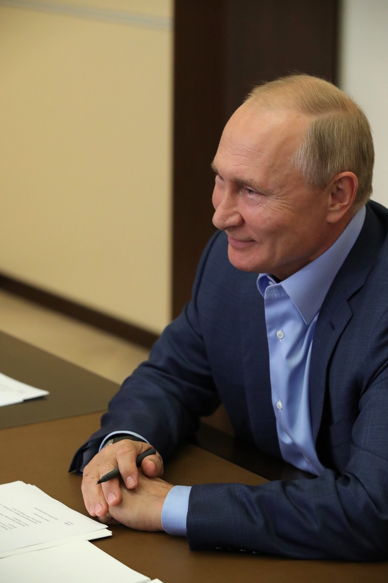 KREMLIN 3 X 6 DU 08.09.2020 Lors d'une réunion par vidéoconférence avec les lauréats du concours national de gestion Leaders of Russia. 3MsfXCBsqT4kZ4PA3xZjDQ6g15ZQyCdo