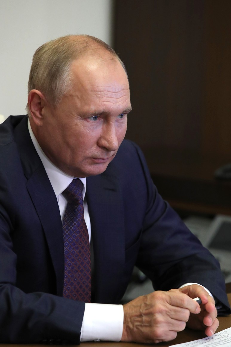 KREMLIN 4 X 5 DU 04.09.2020. Lors d'une réunion avec le maire de Moscou, Sergueï Sobianine (par vidéoconférence). alFv6OAekXACsxmLrCJ0zuK0CMGQN2Qz