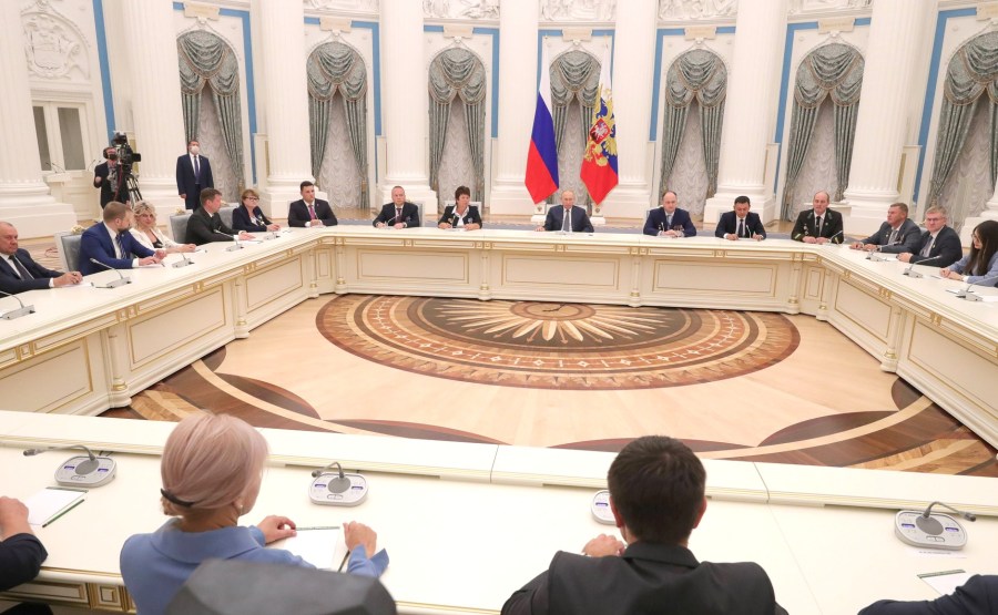KREMLIN PH 10 X 21 Rencontre avec les travailleurs de l'industrie nucléaire.