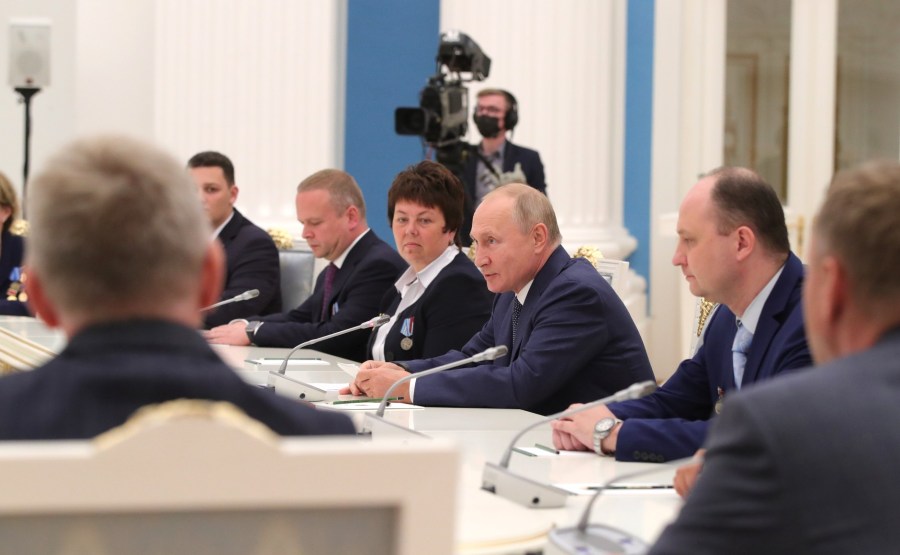KREMLIN PH 11 X 21 Rencontre avec les travailleurs de l'industrie nucléaire.