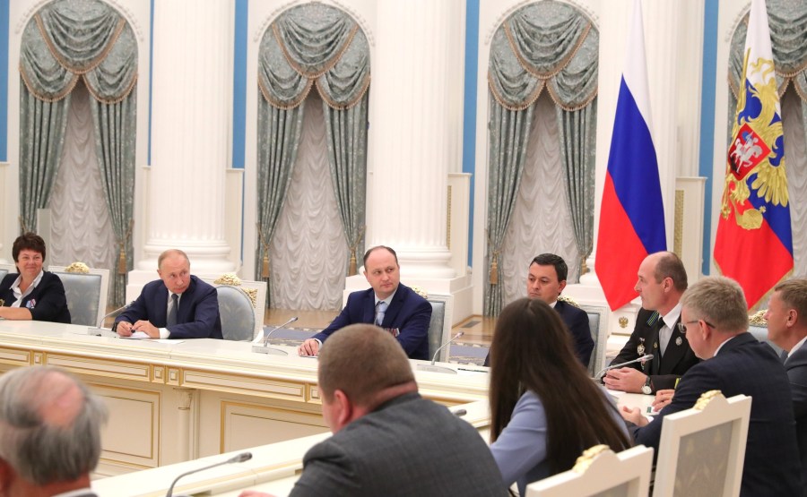 KREMLIN PH 18 X 21 Rencontre avec les travailleurs de l'industrie nucléaire.