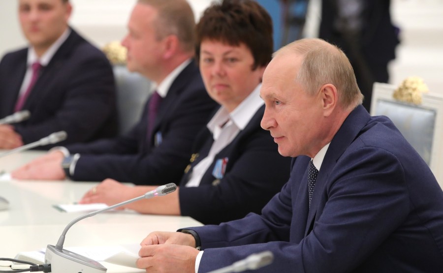 KREMLIN PH 9 X 21 Rencontre avec les travailleurs de l'industrie nucléaire.