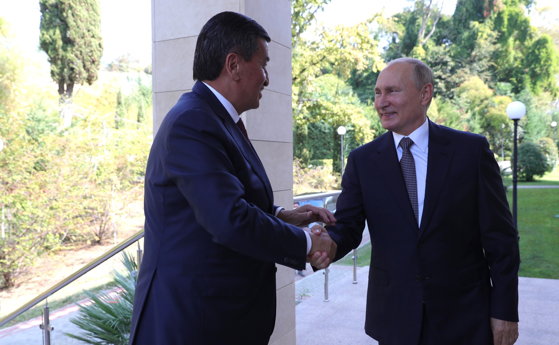 KREMLIN SOCHI PH 1 X 3 DU 28.09.2020 Avec le président de la République kirghize Sooronbay Jeenbekov. PyArsV843rvYyJImwhe7FaTpVqJu8Stv