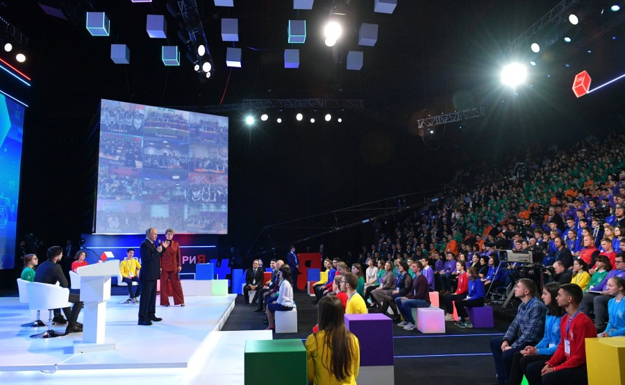 kremlin Vladimir Poutine a assisté à la leçon ouverte sur les orientations décisives lors d'une visite au forum national d'orientation professionnelle ProyeKTOriya.en 2018 tjGktl2cGxM92fzt3AcvWrVys5CK1CIX