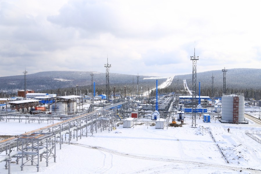 Unité de traitement de gaz n ° 102 au champ de Kovyktinskoye w1100_34847_gdoirk