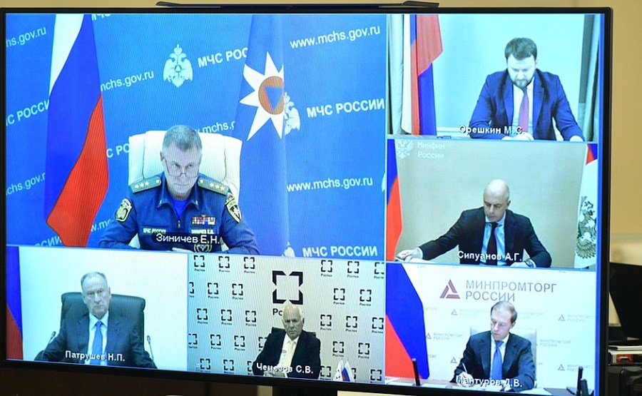 KREMLIN PH 2 X 3 DU 08.10.2020 Vladimir Poutine a tenu une réunion sur des questions concernant le ministère des Urgences (par vidéoconférence). fQOoc5DddA90KLPU9NwureokIh1WPcJj