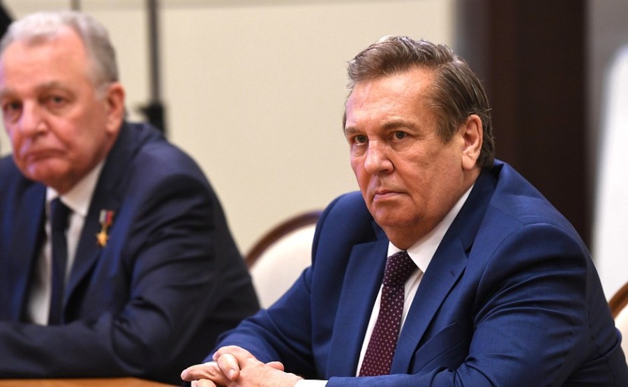 DEFENSE 6 XX 8 KREMLIN Rencontre avec des hauts fonctionnaires du ministère de la Défense, des chefs d'agences fédérales et des dirigeants de l'industrie de la défense 10 novembre 2020