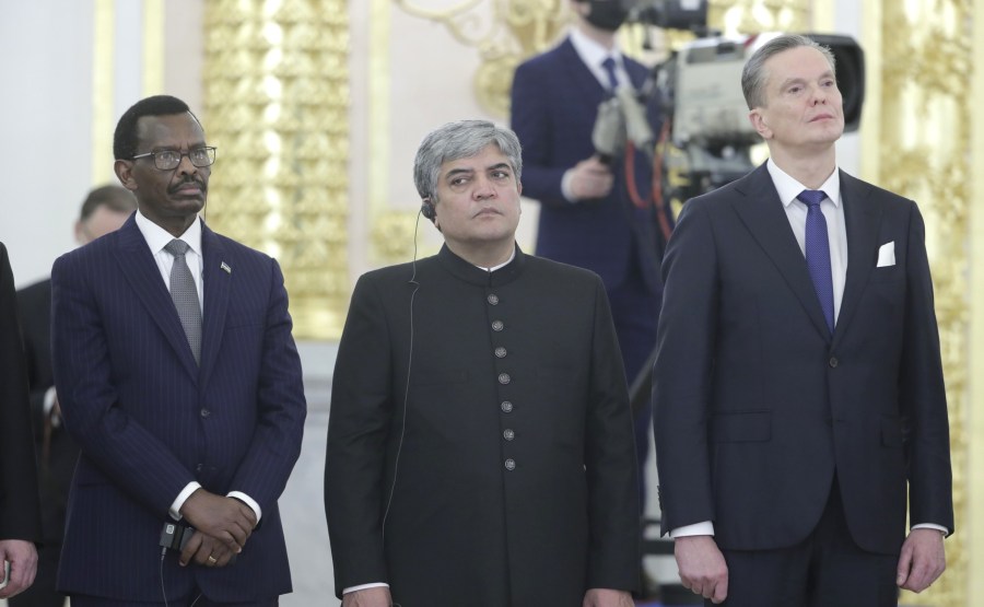 KREMLIN AMBASSADEURS 6 SUR 10 DU 24.11.2020. Cérémonie de remise des lettres de créance des ambassadeurs étrangers - 24 novembre 2020 - 14H