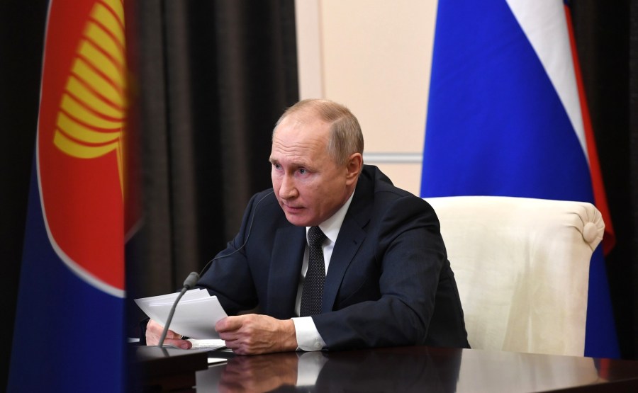 KREMLIN PH 3 XX 4 DU 14.11.2020 Lors de la séance plénière du 15e Sommet de l'Asie de l'Est tenue par vidéoconférence.