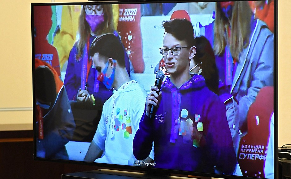 kremlin PH 6 X 8 Rencontre avec les finalistes du concours Bolshaya Peremena - 2 novembre 2020 - 14 H 45 2