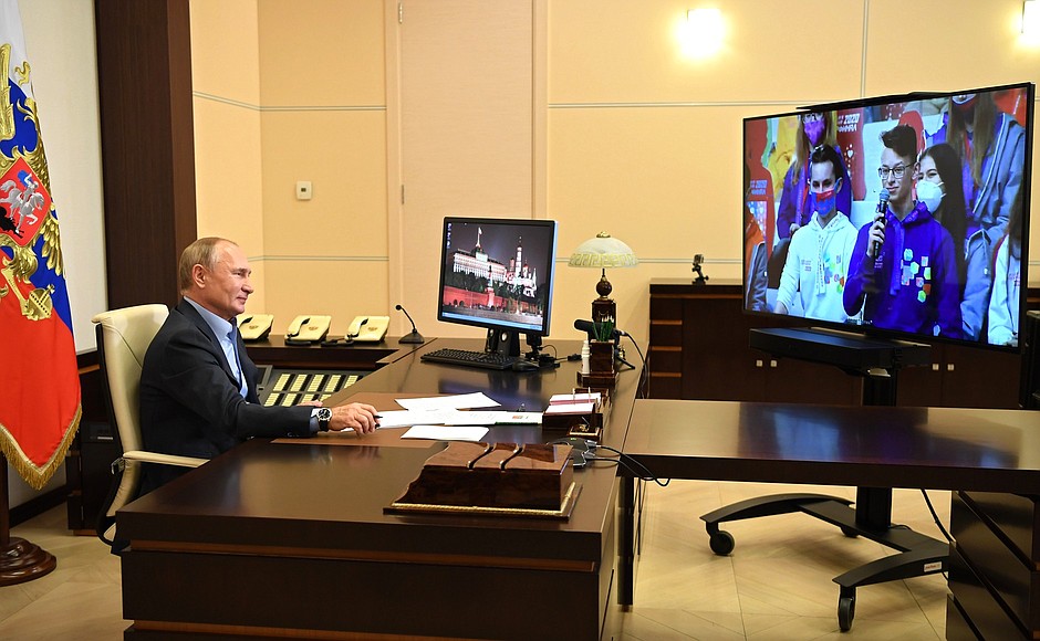 kremlin PH 7 X 8 Rencontre avec les finalistes du concours Bolshaya Peremena - 2 novembre 2020 - 14 H 45