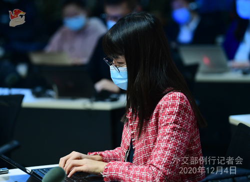 CHINE PH 11 SUR 24 Conférence de presse du 4 décembre 2020 tenue par la porte-parole du Ministère des Affaires étrangères Hua Chunying