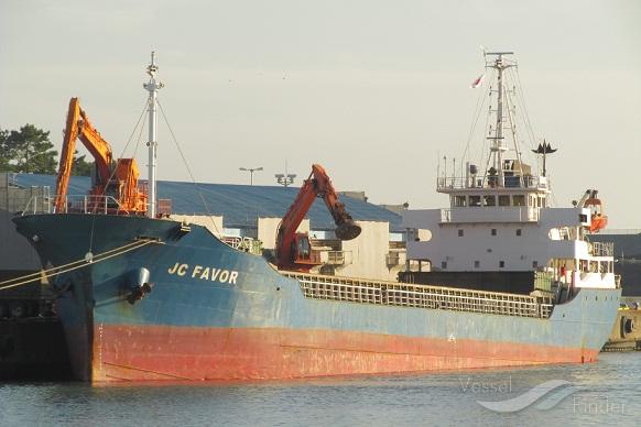 navire sierra-léonais dont le nom est DONG YANG