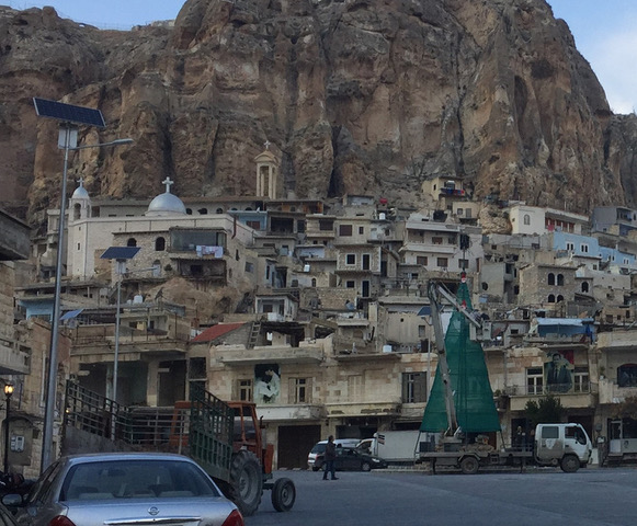 01_Leukefeld-Maalula_Weihnachtsbaum_Marktplatz_Dez_2020