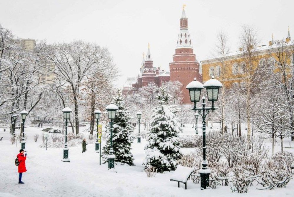 a-tourist-enjoys-the-views-in-the-snow-covered-alexander-garden-outside-the-kremlin-during-a-heavy-snowfall-in-moscow-on-january-31-2018_6013766