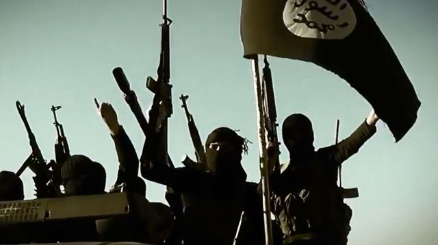 capture-d-ecran-d-une-video-de-propagande-du-groupe-etat-islamique-ei-montrant-des-jihadistes-dans-un-lieu-non-precise-de-la-province-irakienne-d-al-anbar-le-17-mars-2014_6167292