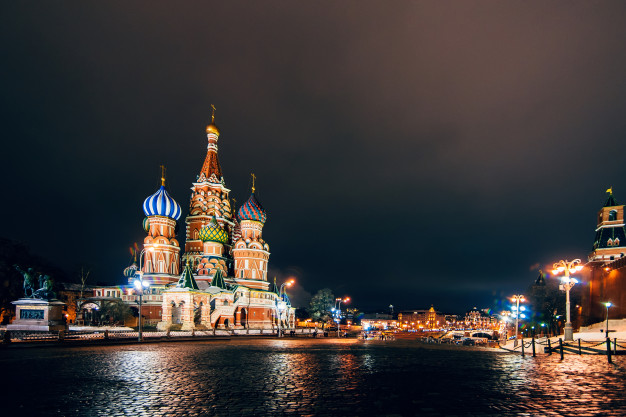 cathedrale-saint-basile-place-rouge-moscou-russie-nuit-hiver_118086-957