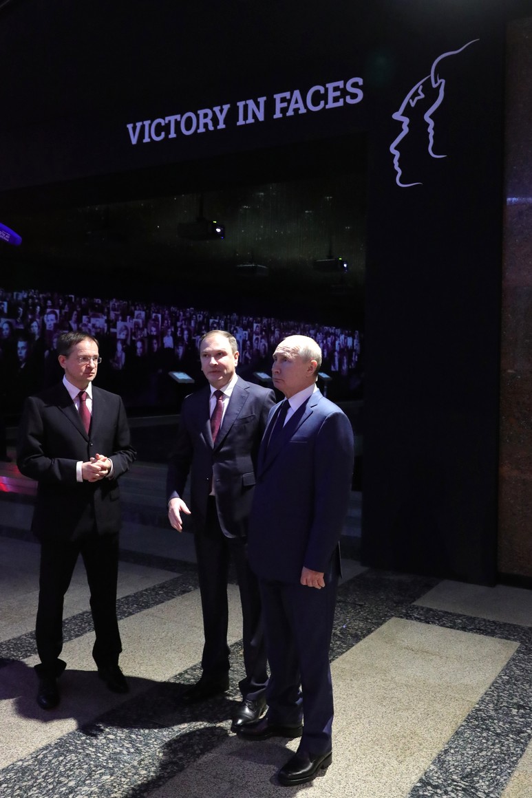 RUSSIE 2 SUR 24 Visite du musée de la victoire - 27 janvier 2021