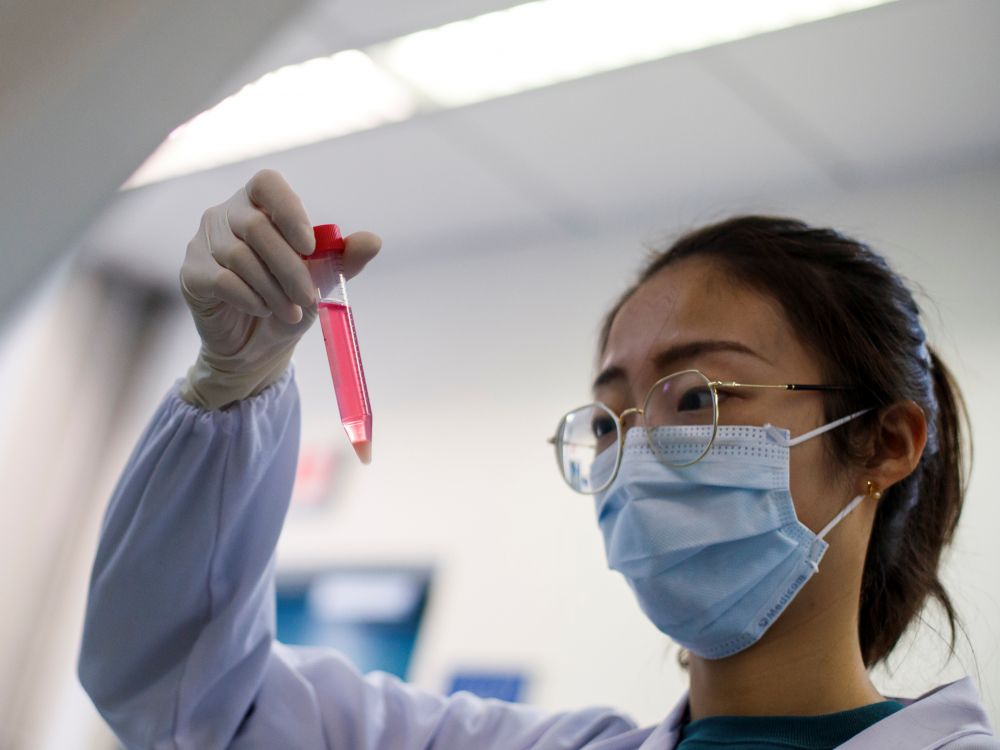 cover-r4x3w1000-5eef346c12920-coronavirus-des-chercheurs-chinois-lancent-les-tests-de