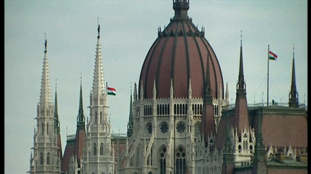 120112_b77dz_hongrie-parlement_sn635