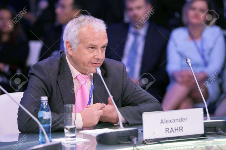 68395638-saint-petersburg-russia-jun-16-2016-st-petersburg-international-economic-forum-spief-2016-alexander-