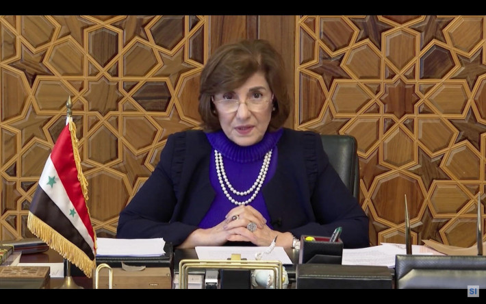 Dr Bouthaina Shaaban, conseillère politique et média de la présidence syrienne, lors de son intervention à la conférence de l’Institut Schiller, le 8 mai 2021