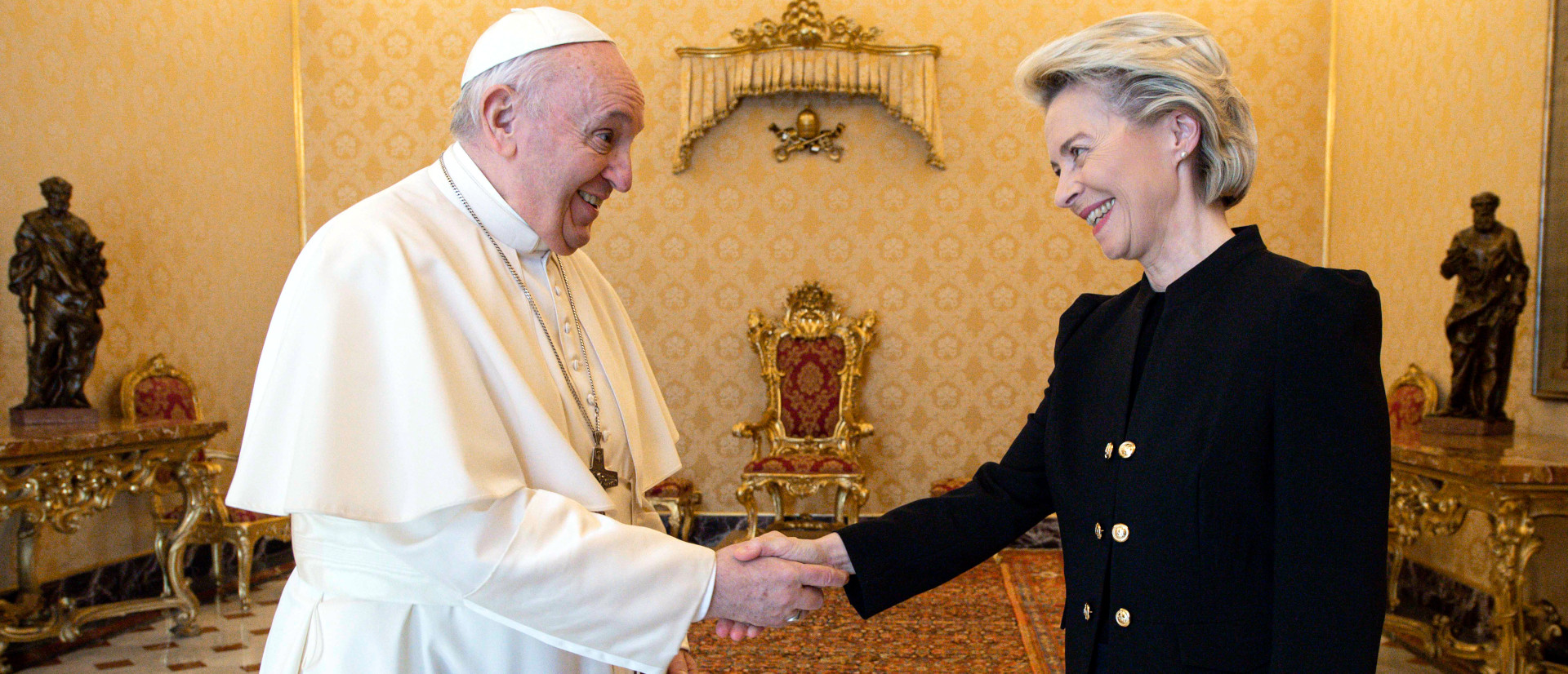 Papst Franziskus und Ursula von der Leyen