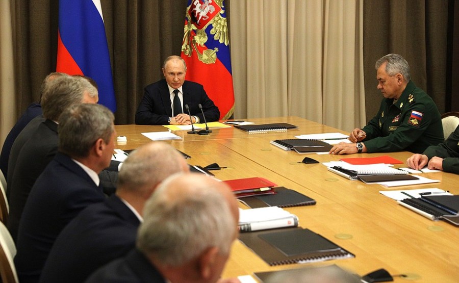 Rencontre du 27.05.2021 PH 1 SUR 2 avec des dirigeants du ministère de la Défense et des représentants de l'industrie de la défense - 27 mai 2021 – 15H35 à Sochi