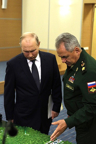 SHOIGU POUTINE 3 SUR 5 Rencontre avec le ministre de la Défense Sergei Shoigu - 27 mai 2021 -17h00 à Sochi