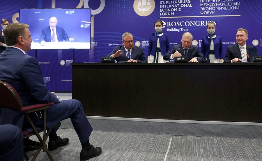 FORUM ECO 3 X 3 DU 03.06.2021. Cérémonie de signature des accords d'investissement au Forum économique international de Saint-Pétersbourg 03 juin 2021