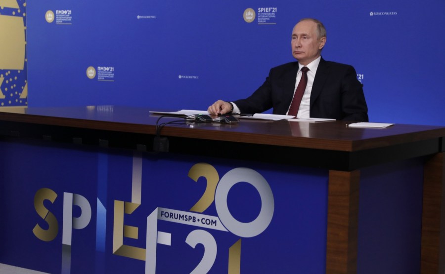 INV.VACCIN 4 X 9 Rencontre avec des investisseurs internationaux et des représentants de producteurs étrangers de vaccin Spoutnik V - 4 juin 2021 – 21h15 - Saint-Pétersbourg