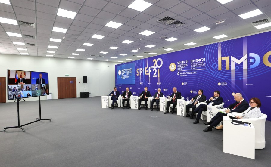 INV.VACCIN 7 X 9 Rencontre avec des investisseurs internationaux et des représentants de producteurs étrangers de vaccin Spoutnik V - 4 juin 2021 – 21h15 - Saint-Pétersbourg